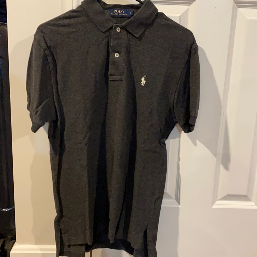 Ralph Lauren Polo Shirt in grey, size S but can also fit a smaller size M